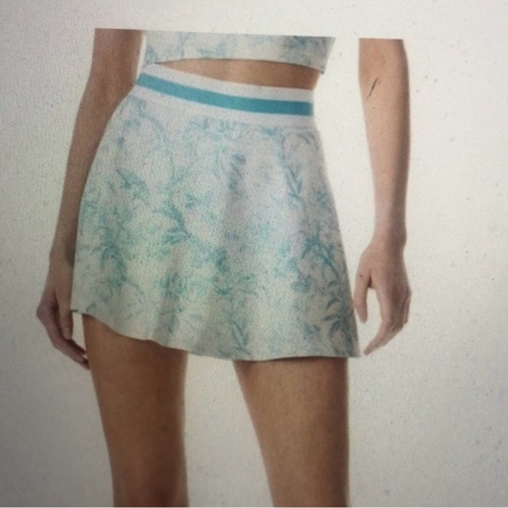Alice & Olivia Trapeze skort in size xs.